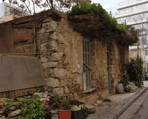 Εικόνα 38: Εγκαταλελειμμένο σπίτι σε γειτονιά πίσω από τον Πύργο Αθηνών (Πηγή: Θ.Ανδριόπουλος)