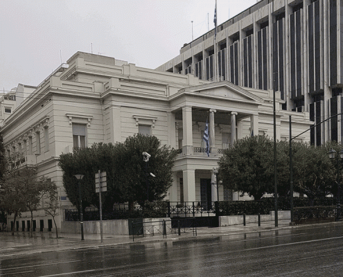 Εικόνα 4: Μέγαρο Συγγρού και σύγχρονο κτίριο του Υπ.Εξωτερικών (Πηγή: Θ.Ανδριόπουλος)