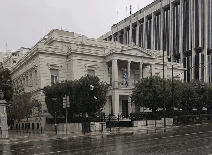 Εικόνα 4: Μέγαρο Συγγρού και σύγχρονο κτίριο του Υπ.Εξωτερικών (Πηγή: Θ.Ανδριόπουλος)