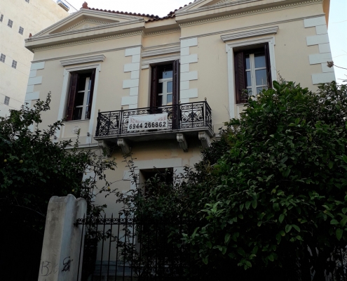 Photo 10: Exemples représentatifs d’architecture mixte teintés d’éléments de néoclassicisme populaire et de haut néoclassicisme à Néo Faliro. Source : Ioannis Georgikopoulos