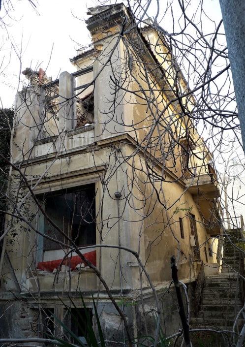 Εικόνα 11: Δείγματα μικτής αρχιτεκτονικής στο Ν. Φάληρο με έντονα στοιχεία λαϊκού και ώριμου νεοκλασικισμού. Πηγή: Ιωάννης Γεωργικόπουλος