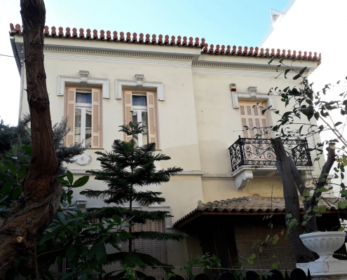 Εικόνα 13: Δείγματα μικτής αρχιτεκτονικής στο Ν. Φάληρο με έντονα στοιχεία λαϊκού και ώριμου νεοκλασικισμού. Πηγή: Ιωάννης Γεωργικόπουλος